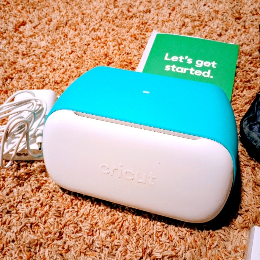 NWOB Cricut Joy with bag and card bundle